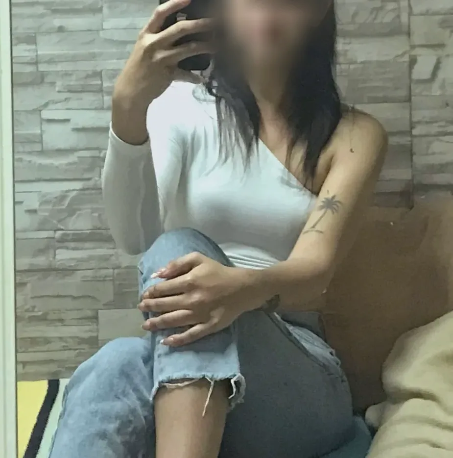 Cara, 32