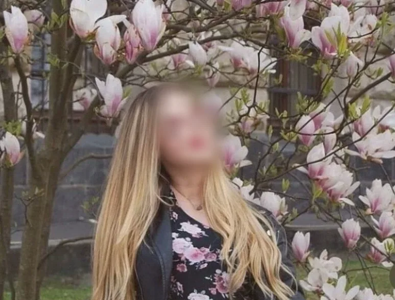 Christina, 25