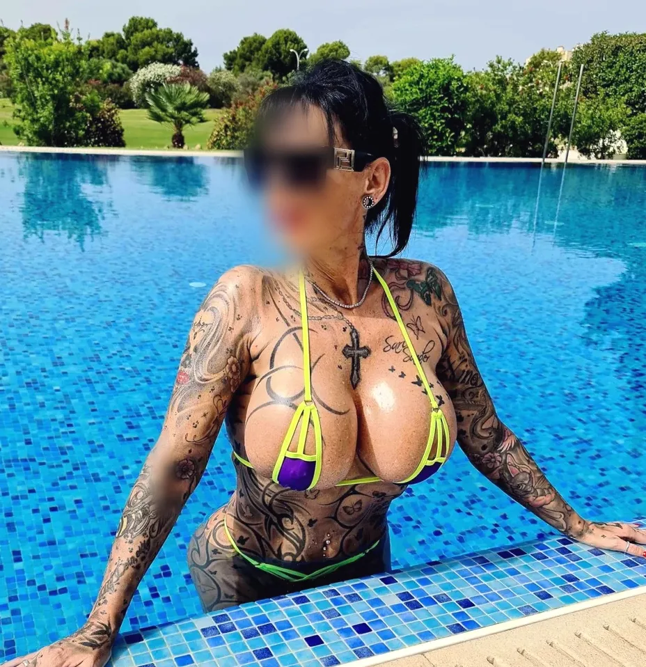 Sabrina, 39